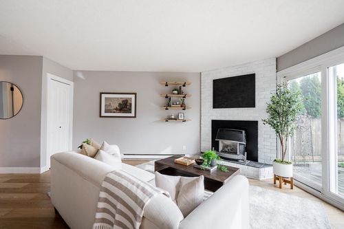 35-46689 1st Ave, Chilliwack, BC, V2P1X5 | Card Image