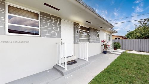3-40 W 10th St, Hialeah, FL, 33010-4020 | Card Image