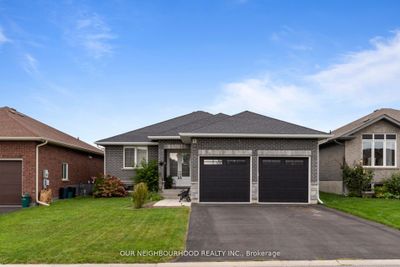 52 Mcintosh Cres, House other with 3 bedrooms, 3 bathrooms and 6 parking in Quinte West ON | Image 1