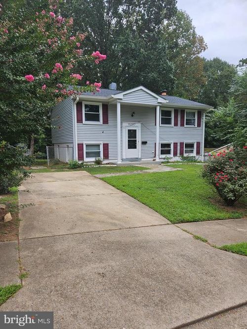 15207 Calexico Ln, WOODBRIDGE, VA, 22193-1626 | Card Image