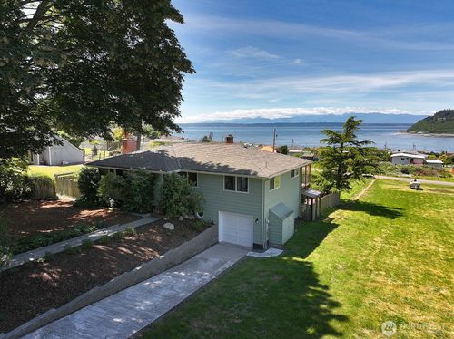 8216 Whidbey Drive, Clinton, WA, 98236 | Card Image