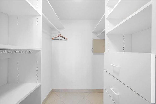 1406 - 19999 E Country Club Dr, Condo with 2 bedrooms, 2 bathrooms and null parking in Aventura FL | Image 21