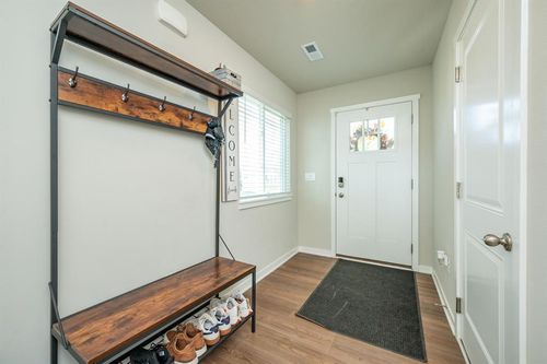 9656 Heightsview Dr, West Des Moines, IA, 50266-5057 | Card Image