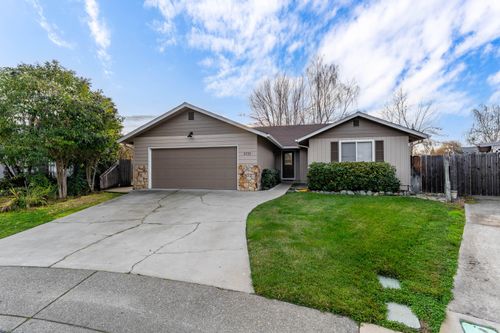 2725 Trout Cir, Grants Pass, OR, 97527-6276 | Card Image