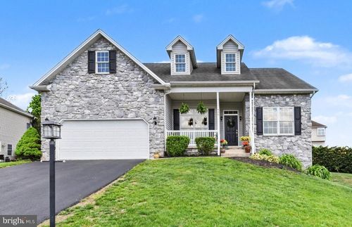 439 Woodland Dr, Dillsburg, PA, 17019-1387 | Card Image