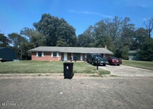 685 Queen Cir, Jackson, MS, 39209-2214 | Card Image