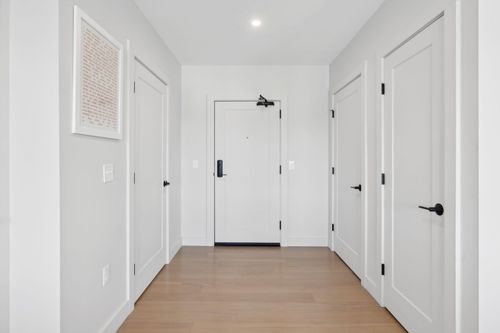 609-75 Chestnut St, Portland, ME, 04101-6210 | Card Image