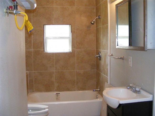 3210 Dennis St, House other with 2 bedrooms, 1 bathrooms and null parking in Houston TX | Image 5