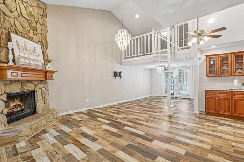 1109 W Winding Way Dr, Friendswood, TX, 77546-4806 | Card Image