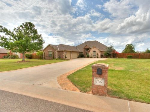 700 Sw 45th St, Moore, OK, 73160-1278 | Card Image