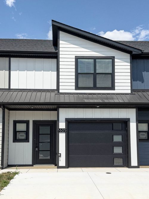 1605 Jonathan Wade Pvt Cir, Clarksville, TN, 37043-4121 | Card Image
