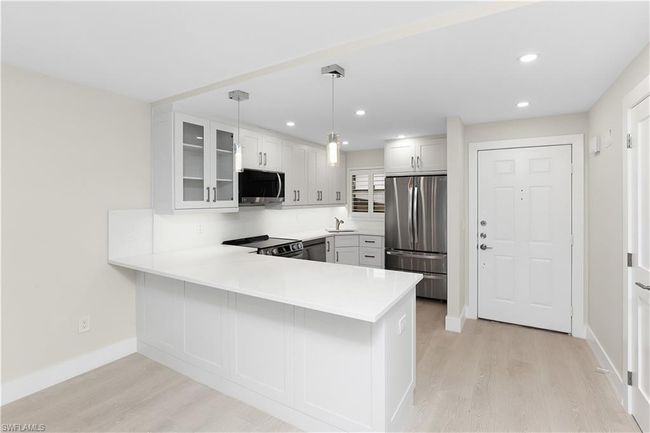 APT-104 - 57 High Point Cir W, Condo with 2 bedrooms, 2 bathrooms and 1 parking in NAPLES FL | Image 9