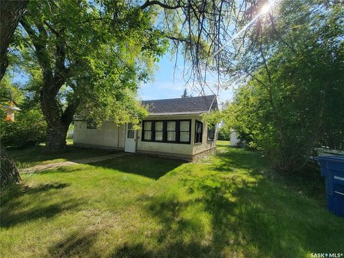202 Irvine St, Cut Knife, SK, S0M0N0 | Card Image