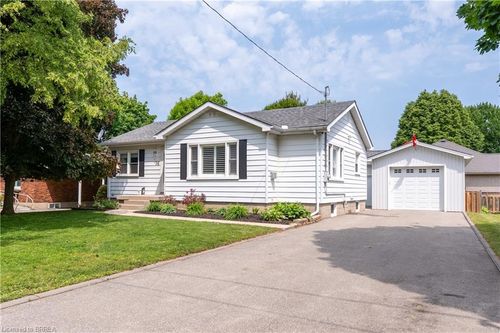 36 Grove Cres, Brantford, ON, N3R4Y4 | Card Image