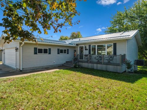 504 Prairie Hills Dr, Central City, IA, 52214-9479 | Card Image