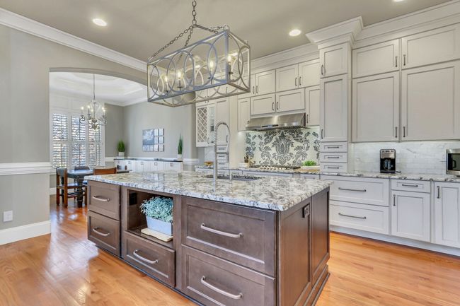 The hardwood floors extend into the kitchen and large breakfast room. | Image 17