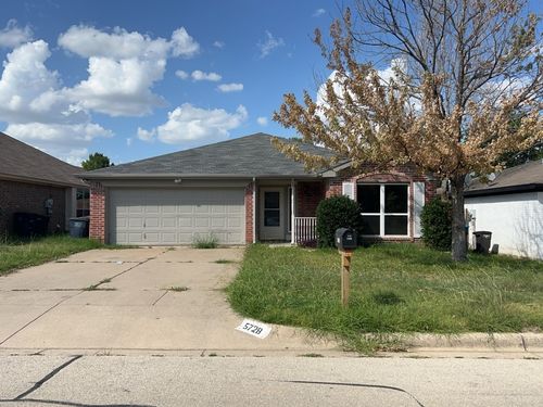 5728 Shady Springs Trl, Fort Worth, TX, 76179-3726 | Card Image