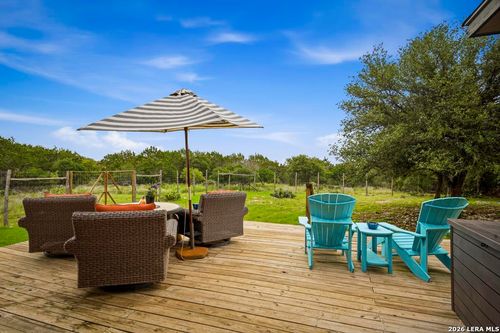 101 Shady Ridge Dr, Boerne, TX, 78006-7890 | Card Image
