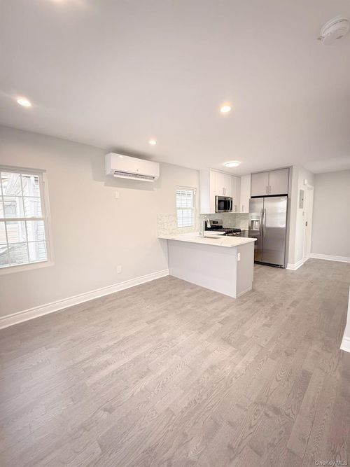 111 133rd St, South Ozone Park, NY, 11420-1714 | Card Image