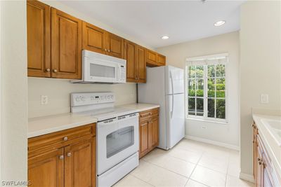 910 - 9465 Ivy Brook Run, Townhouse with 3 bedrooms, 2 bathrooms and null parking in Fort Myers FL | Image 2