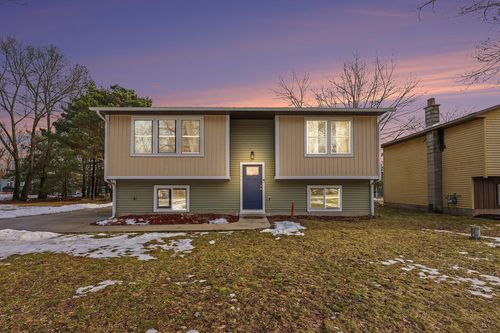 3962 Taylor St, Norton Shores, MI, 49444-3957 | Card Image