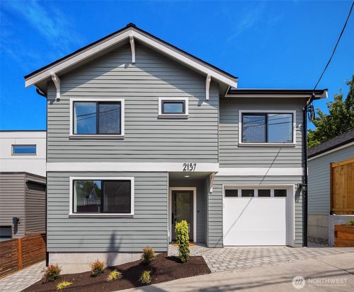 2137 N 62nd St, Seattle, WA, 98103-5720 | Card Image