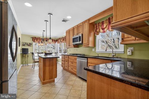 70 Woodmere Way, PRINCETON JUNCTION, NJ, 08550-1822 | Card Image