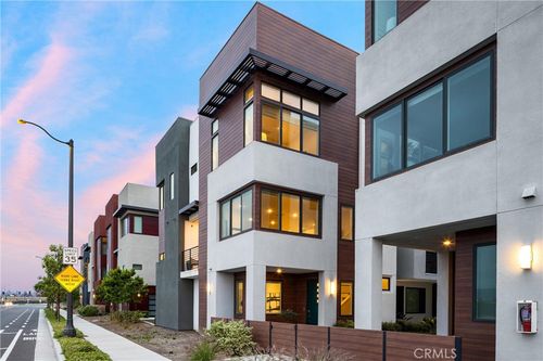225 Waypoint, Tustin, CA, 92782-3757 | Card Image