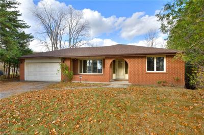 27 Hillcrest Crt, House other with 5 bedrooms, 3 bathrooms and 4 parking in Kitchener ON | Image 1