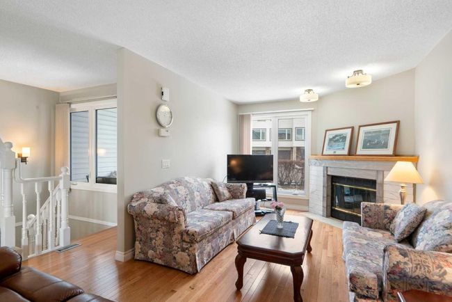 219 Coachway Lane Sw, Townhouse with 3 bedrooms, 3 bathrooms and 2 parking in Calgary AB | Image 15
