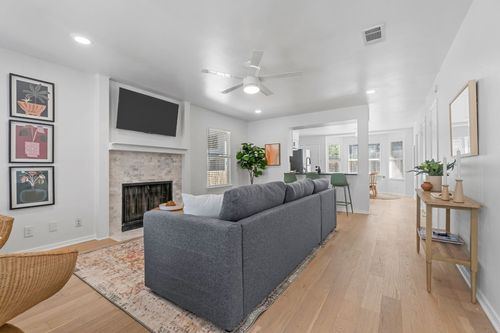 a-2101 Kirksey Dr, Austin, TX, 78741-4841 | Card Image