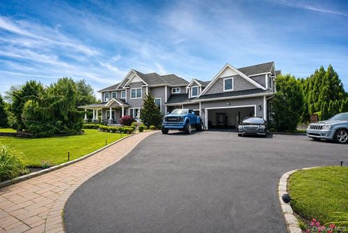 30 Hampton Dr, Center Moriches, NY, 11934-2703 | Card Image