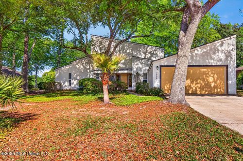 7928 Apaki Pl, Diamondhead, MS, 39525-3520 | Card Image