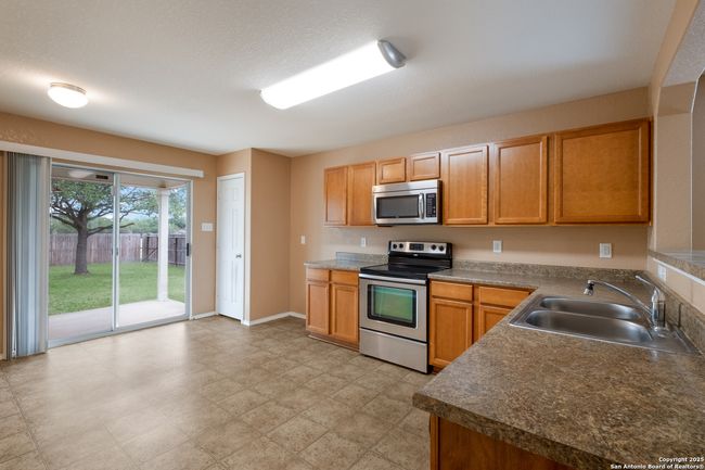 245 Blue Moon Gait, House other with 4 bedrooms, 3 bathrooms and null parking in Selma TX | Image 11