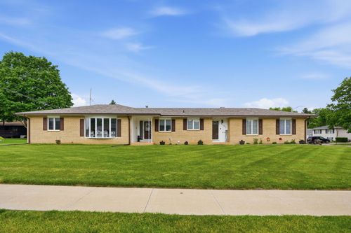 3701 Kennedy Dr, East Moline, IL, 61244-3341 | Card Image