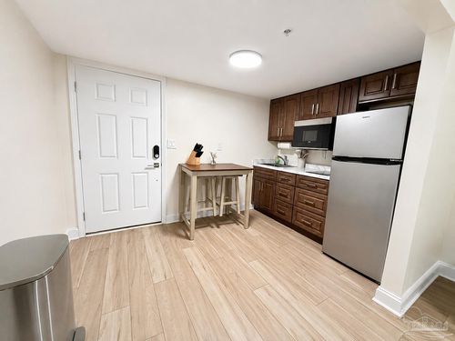 212-201 S Stillman, Pensacola, FL, 32505 | Card Image