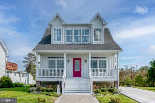 3148 Main St, CHINCOTEAGUE ISLAND, VA, 23336-1419 | Card Image