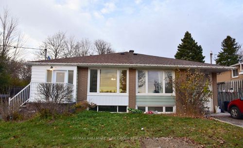 181 Penn Ave, Newmarket, ON, L3Y2S4 | Card Image