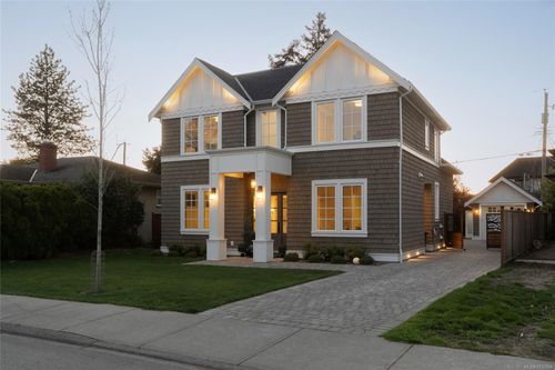 2218 Kinross Ave, Victoria, BC, V8R2N5 | Card Image