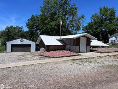 308 S Columbia Street, Home with 2 bedrooms, 1 bathrooms and 2 parking in Bloomfield IA | Image 1