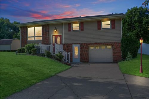 493 Mccombs Cir, New Castle, PA, 16101-9153 | Card Image