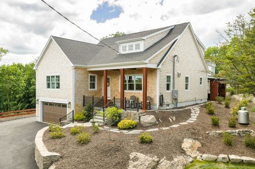 7 Laurel St, Hingham, MA, 02043-1424 | Card Image