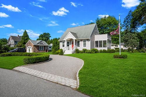 16 Foster Xing, East Quogue, NY, 11942-4327 | Card Image