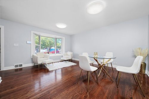 1906 Greenleaf St, Evanston, IL, 60202-1027 | Card Image