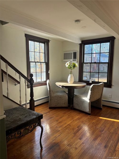 4 Poplar Ave, Stony Brook, NY, 11790-1719 | Card Image