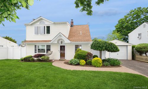 25 Rock Ln, Levittown, NY, 11756-2514 | Card Image