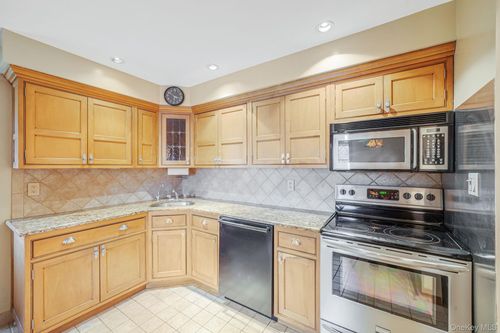 90 Haven Ln, Levittown, NY, 11756-2507 | Card Image