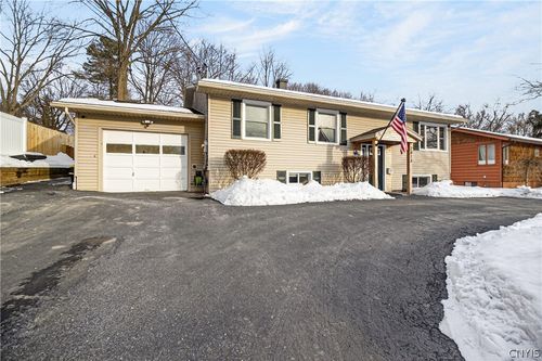 2813 Oneida St, Utica, NY, 13501-6504 | Card Image