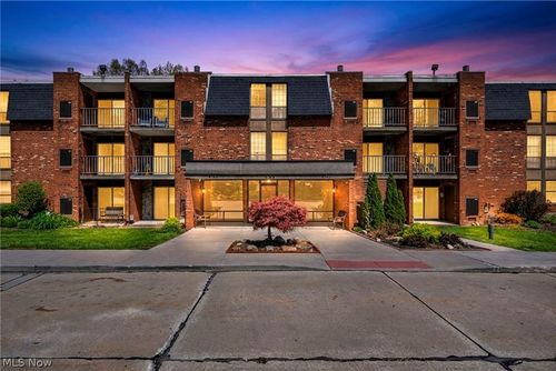 4183 Columbia Rd, North Olmsted, OH, 44070-2077 | Card Image