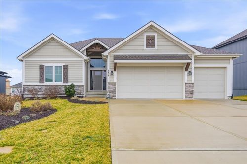 2614 Sw Farm Field Road, Lee's Summit, MO, 64082 | Card Image